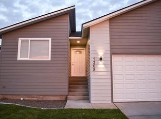 1308 N Coach Dr, Greenacres, WA 99016