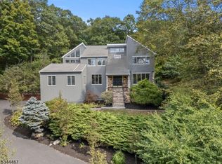 10 S Glen Rd, Kinnelon, NJ 07405