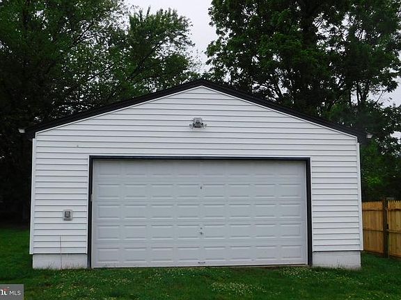 2nd image of 1225 E Longview Dr