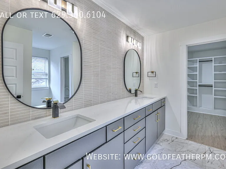 402B E Trinity Ln — Photo 20