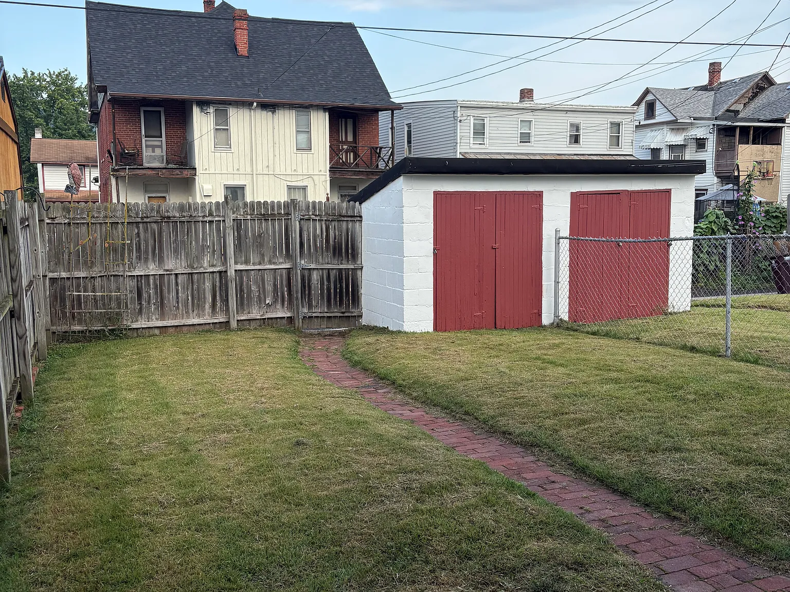 3 bed, 1.5 bath, 1500 sqft, $1,000 — Photo 2