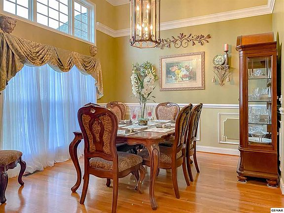 3rd image of 1516 Foxfire Cir