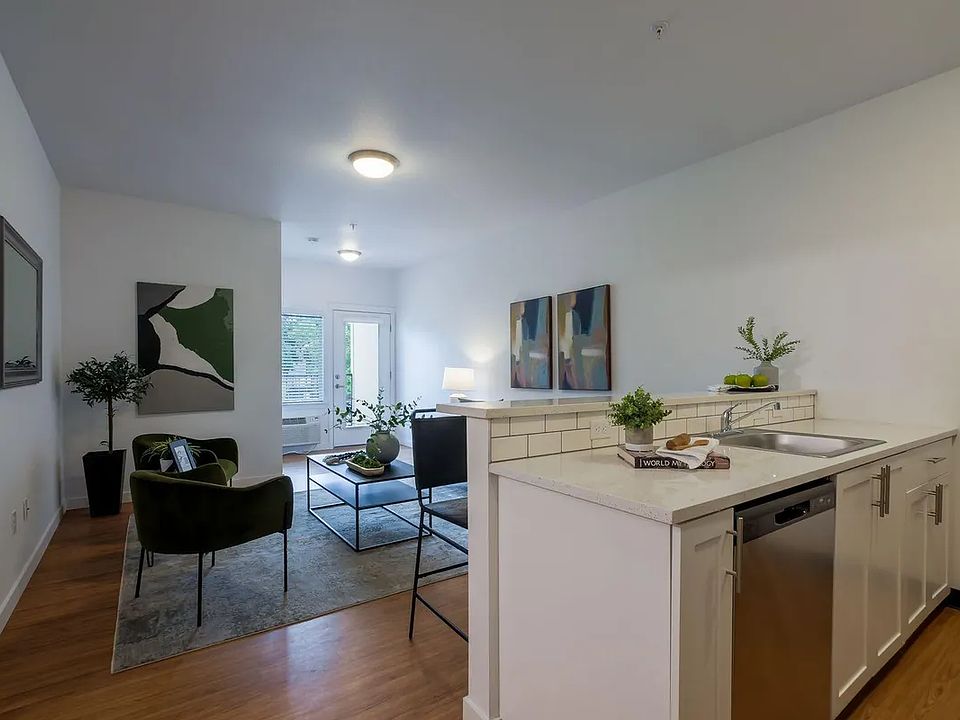 1st image of 7550 N Lombard St #Edaac0462