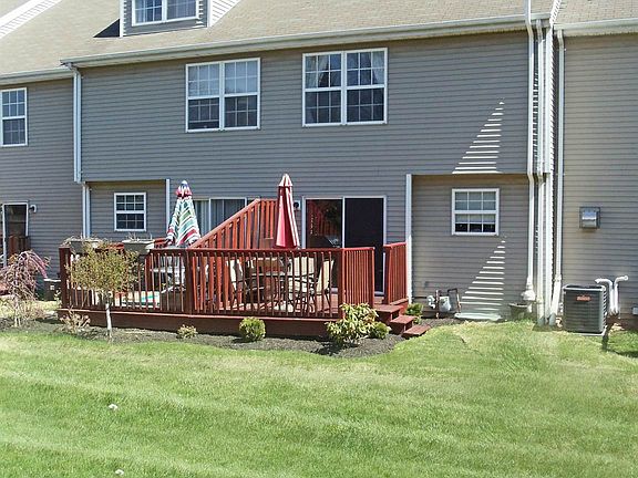 26 Horseshoe Dr back