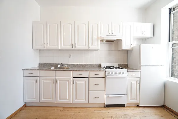 Rented by Renetta Real Estate | media 61