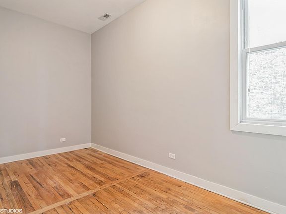 5th image of 2122 N Sawyer Ave #2