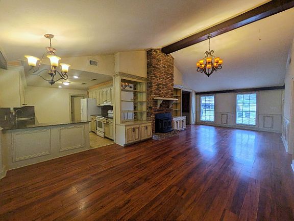 3rd image of 206 W Lakewood Dr