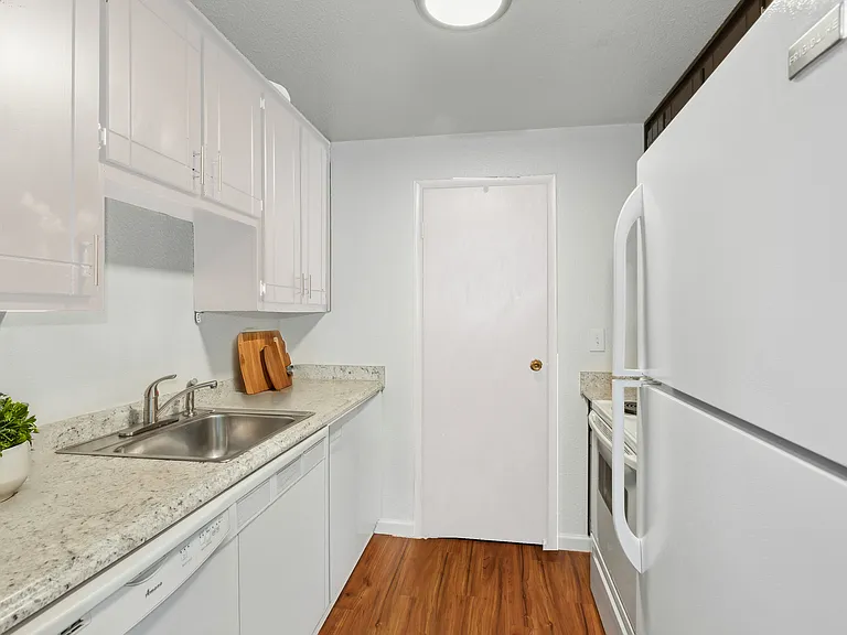 1266 Woodgate Ave #B — Photo 4