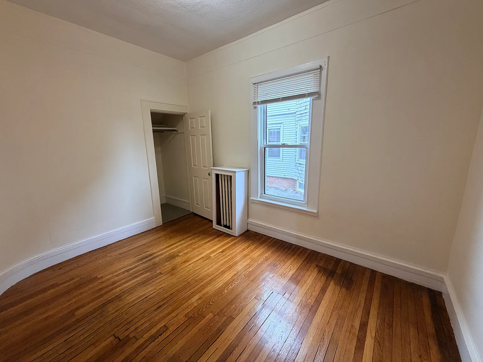 2 bed, 1000 sqft, $3,200 — Photo 3