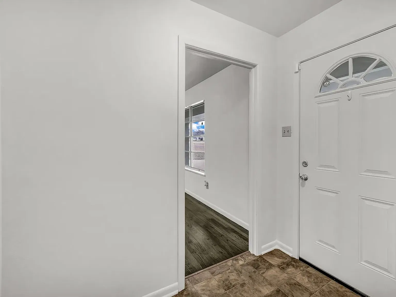 2 bed, 1.5 bath, 1320 sqft, $1,825 — Photo 4