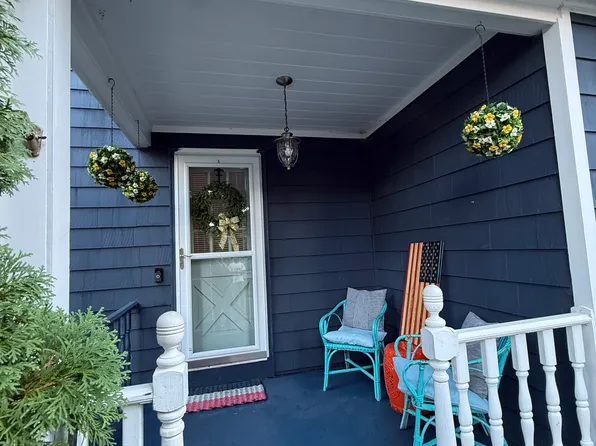 11 Fesser Ave, Bristol, RI 02809