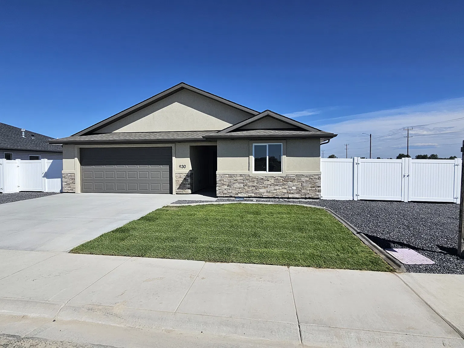 3 bed, 1607 sqft, $2,350 — Photo 1