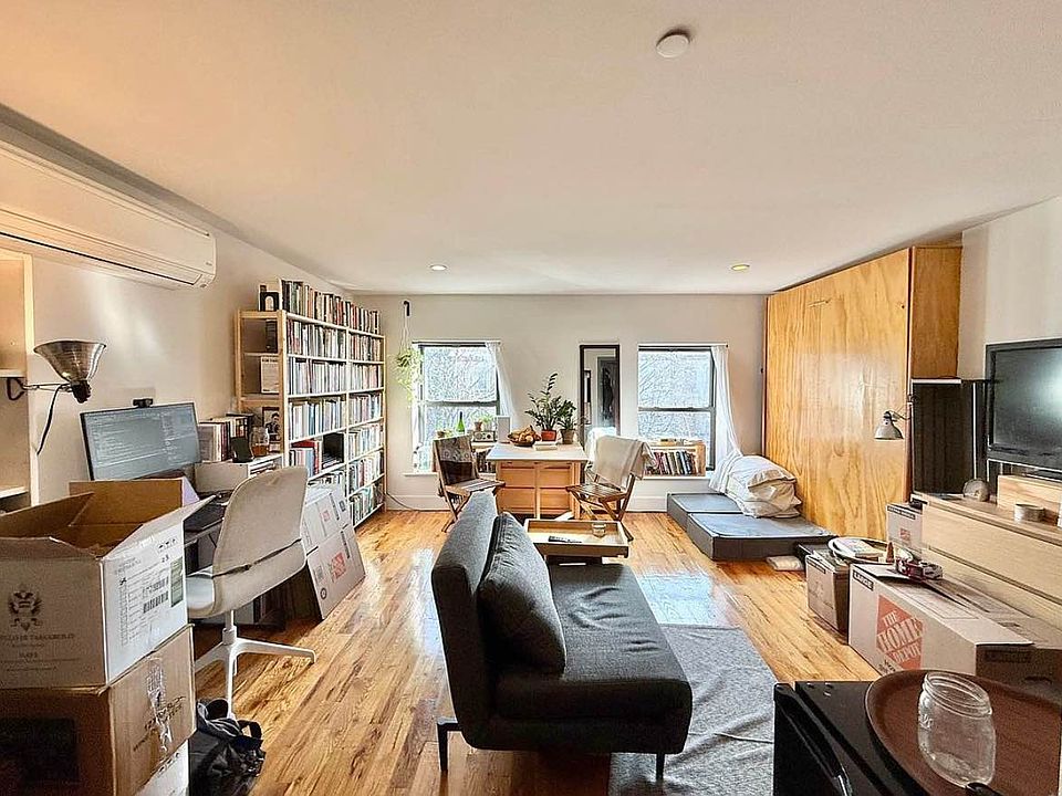 1st image of 448 Jefferson Ave #4R