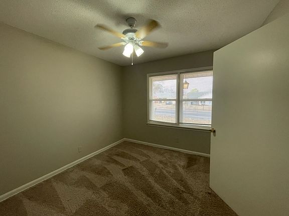 4th image of 1755 Colonial Hills Dr
