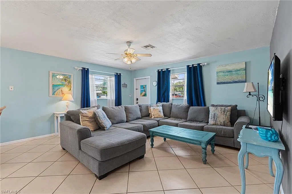 2 bed, 1.0 bath, 912 sqft, $1,950 — Photo 3