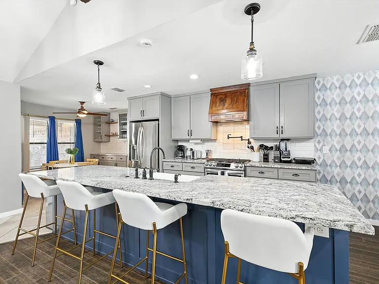 749 Western Trl — Photo 11