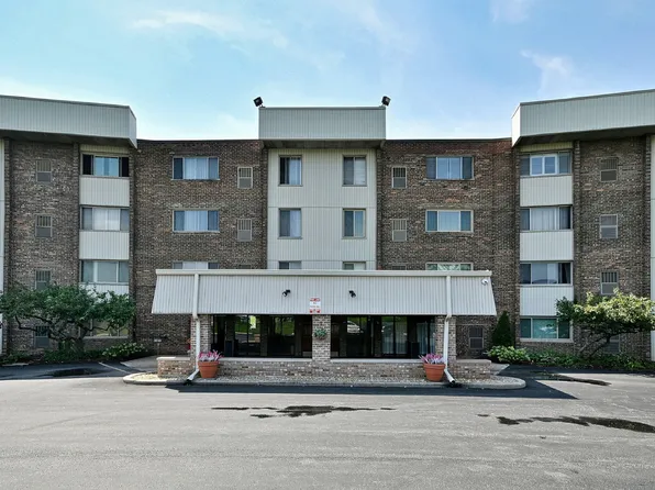841 N York Rd #226, Elmhurst, IL 60126