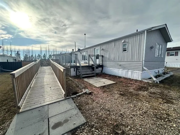 532 S Queen St, Elnora, AB T0M 0V0