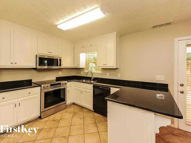 4445 Waterman Dr — Photo 6