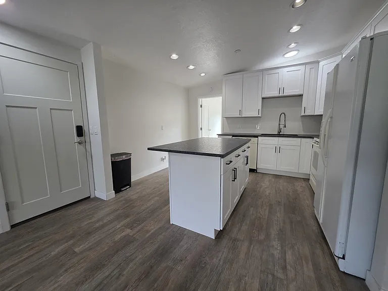 8269 S Harrison Cir — Photo 3