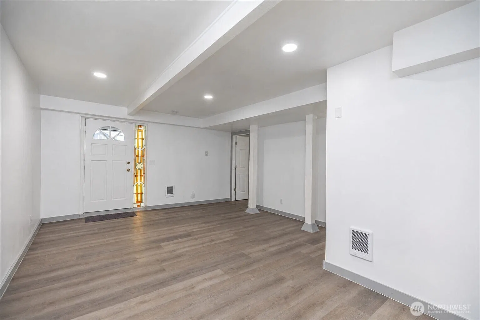 3 bed, 1.0 bath, 1200 sqft, $2,375 — Photo 3