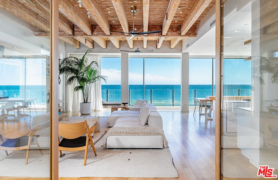 4 bed, 4.5 bath, 4699 sqft, $200,000 — Photo 3