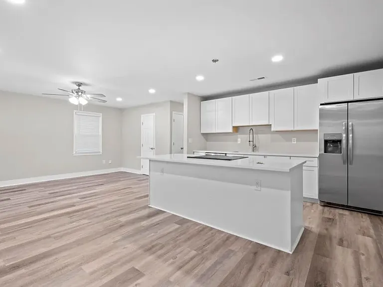 1115 S Shadow Dr — Photo 2