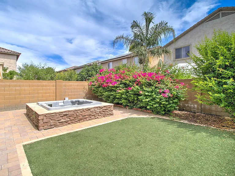 2143 W Marconi Ave — Photo 61