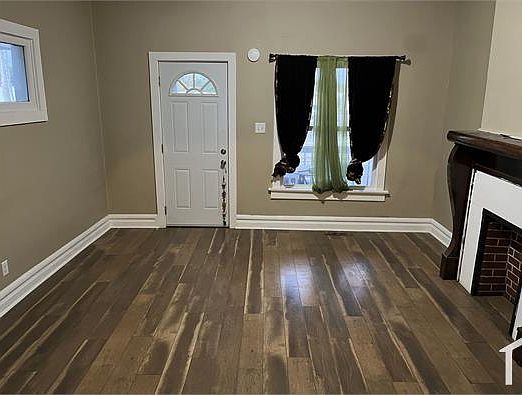 2nd image of 1077 Saint Clair Ave #1077