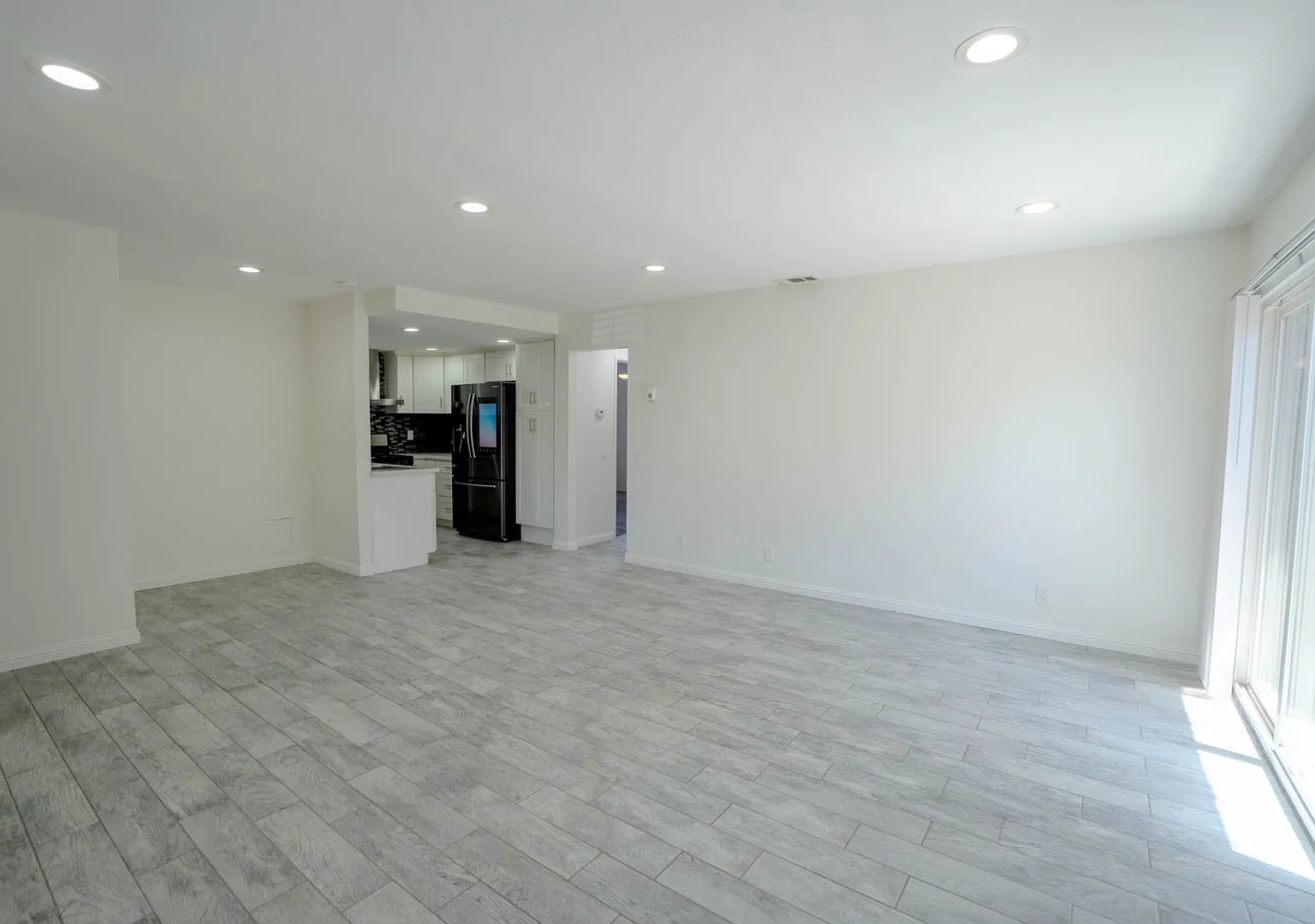 Centrally Located Casa La Canada Townhome! — Photo 3