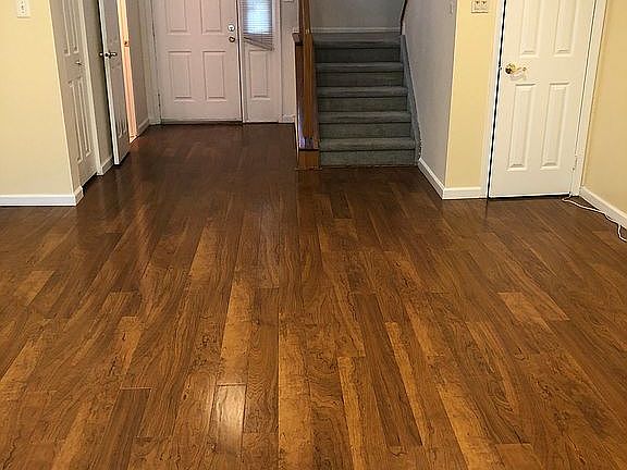 5th image of 208 Chatsworth Dr