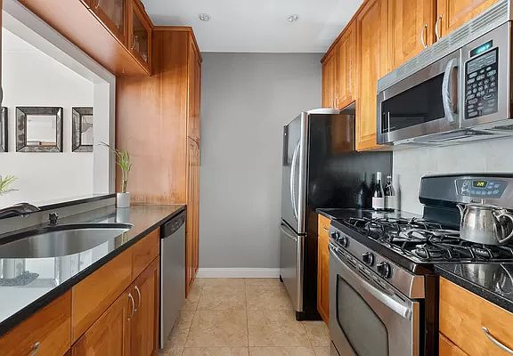 3rd image of 597 President St APT 4