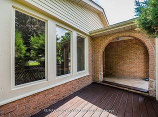 3 Swanston Cres, Ajax, ON L1S3J5