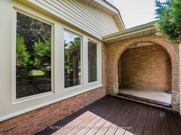 3 Swanston Cres, Ajax, ON L1S 3J5