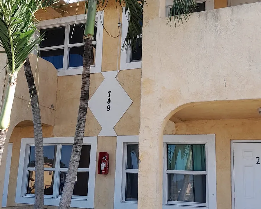 749 SW Avenue C #3