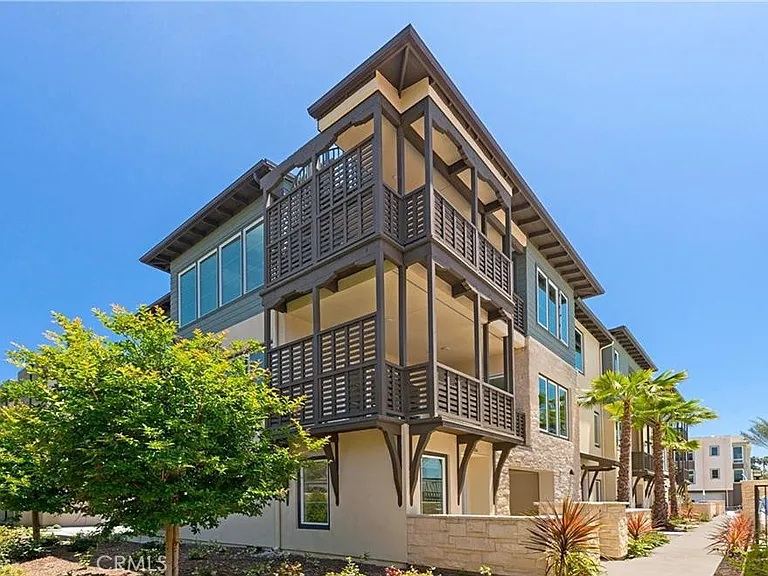 326 Doheny Way — Photo 1