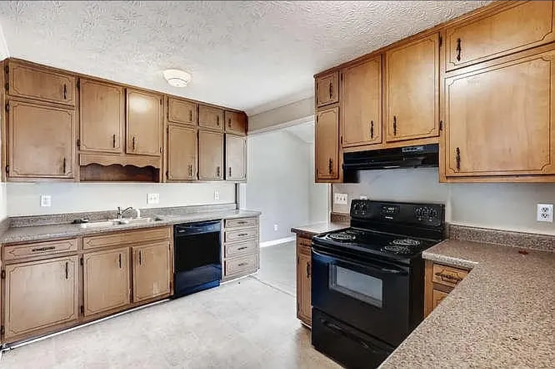 3 bed, 2208 sqft, $1,800 — Photo 4