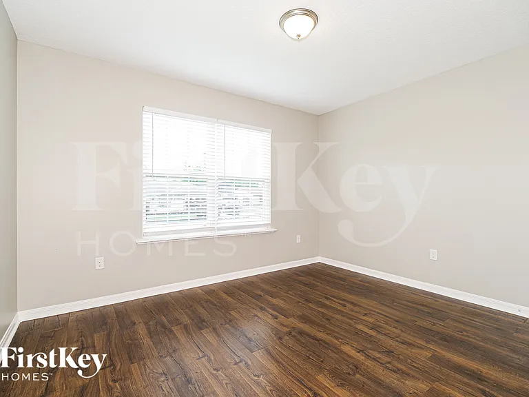 3920 Scotland St — Photo 16