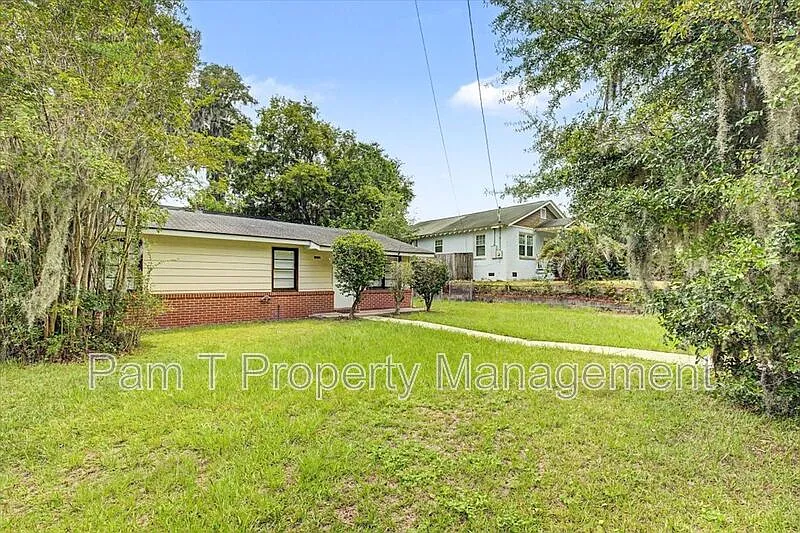 3 bed, 1.0 bath, 1118 sqft, $1,595 — Photo 2