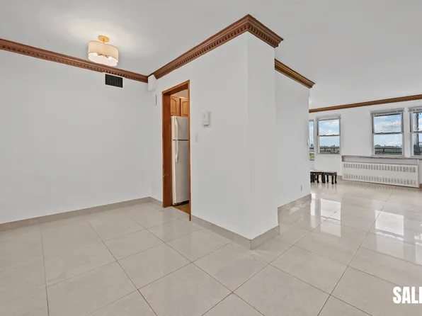 138-10 Franklin Avenue image 2 of 20