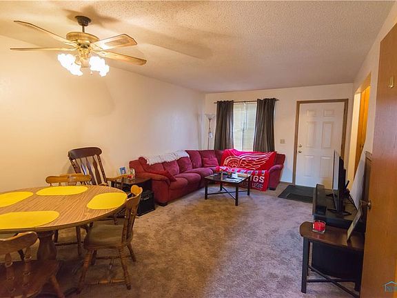 2nd image of 1303 Penney Ln