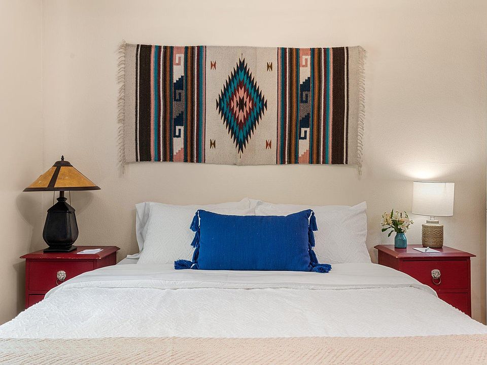 An ultra-plush queen bed with luxury linen awaits your arrival.