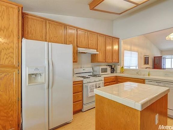 4th image of 2156 Beatty Way