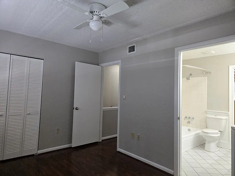 4503 NW 41st Pl — Photo 30