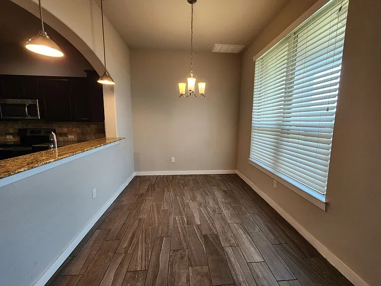 319 Creekside Curv — Photo 9