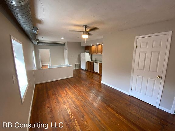 4th image of 2372 Victor St #B