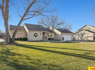 5244 Ventura Dr, Fremont, NE 68025