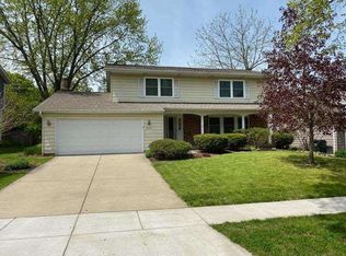 854 Braemar Dr, Mundelein, IL 60060