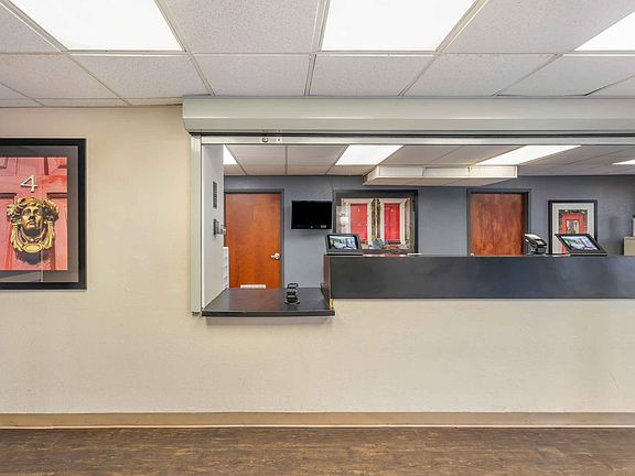 Lobby and Guest Check-in