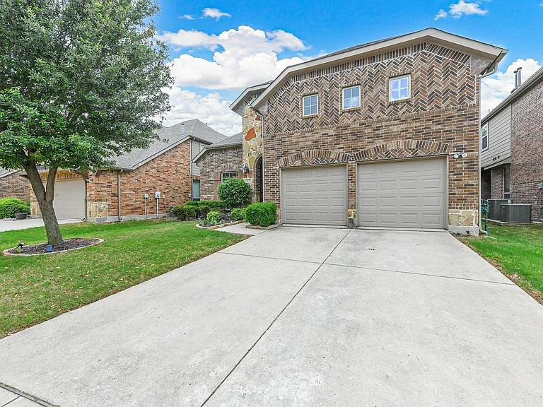 10513 Sedalia Dr — Photo 3